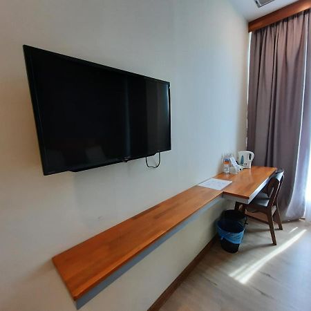 Hotin Inn Kuching Bagian luar foto