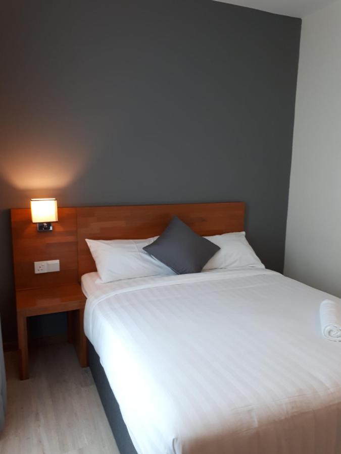 Hotin Inn Kuching Bagian luar foto