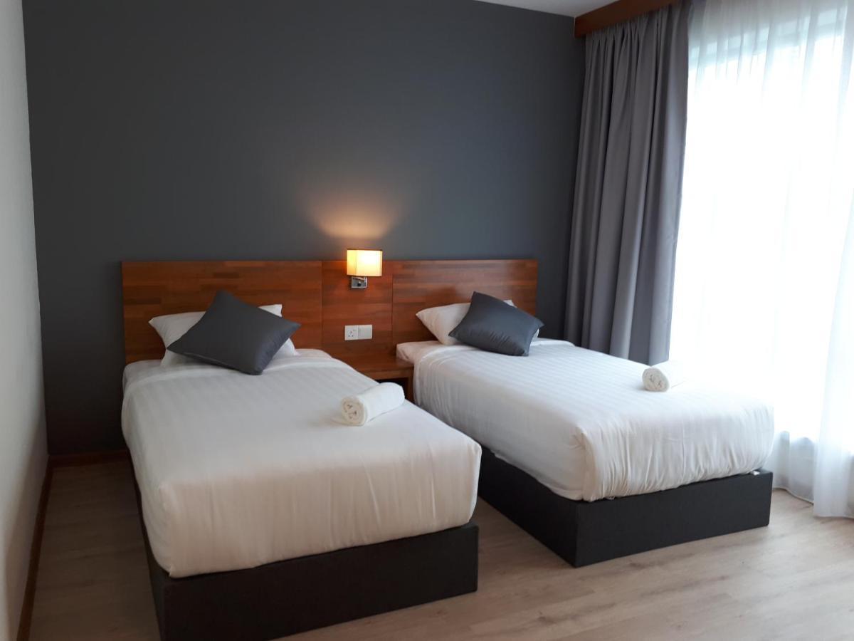 Hotin Inn Kuching Bagian luar foto