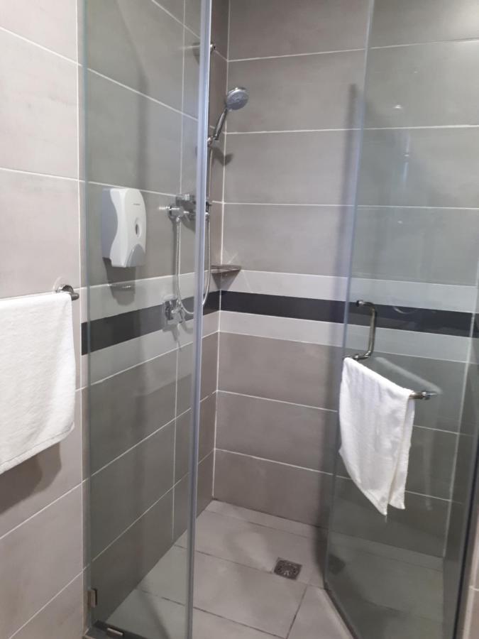 Hotin Inn Kuching Bagian luar foto