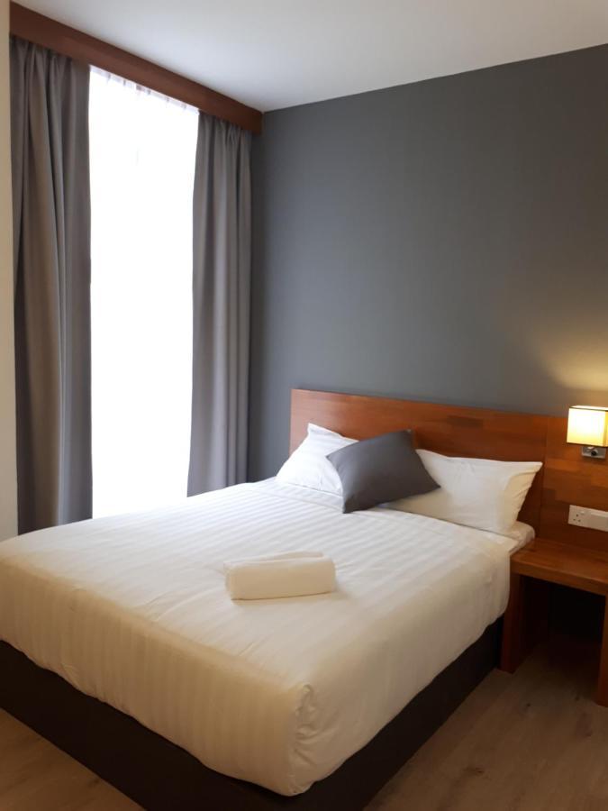 Hotin Inn Kuching Bagian luar foto