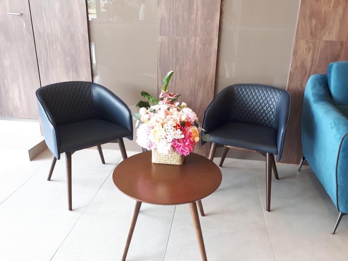 Hotin Inn Kuching Bagian luar foto