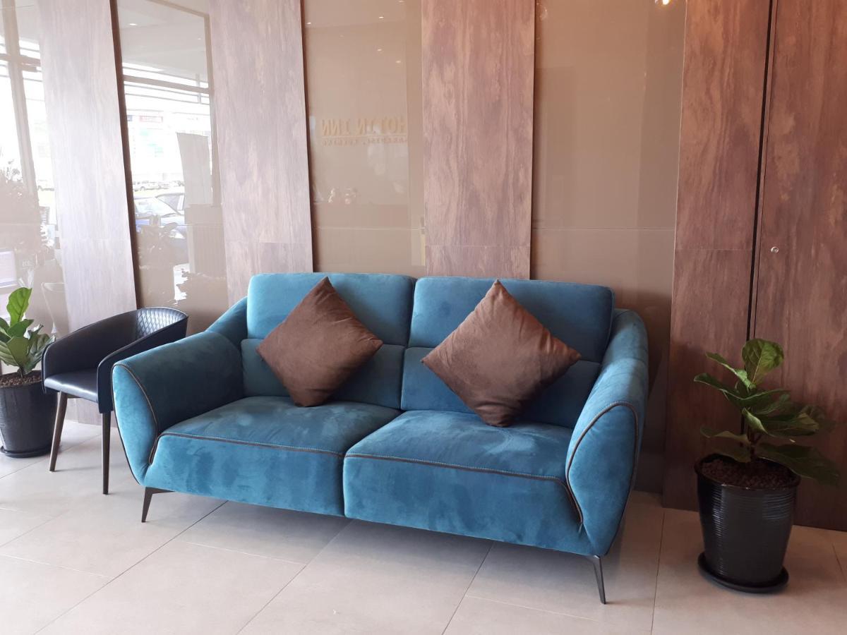 Hotin Inn Kuching Bagian luar foto