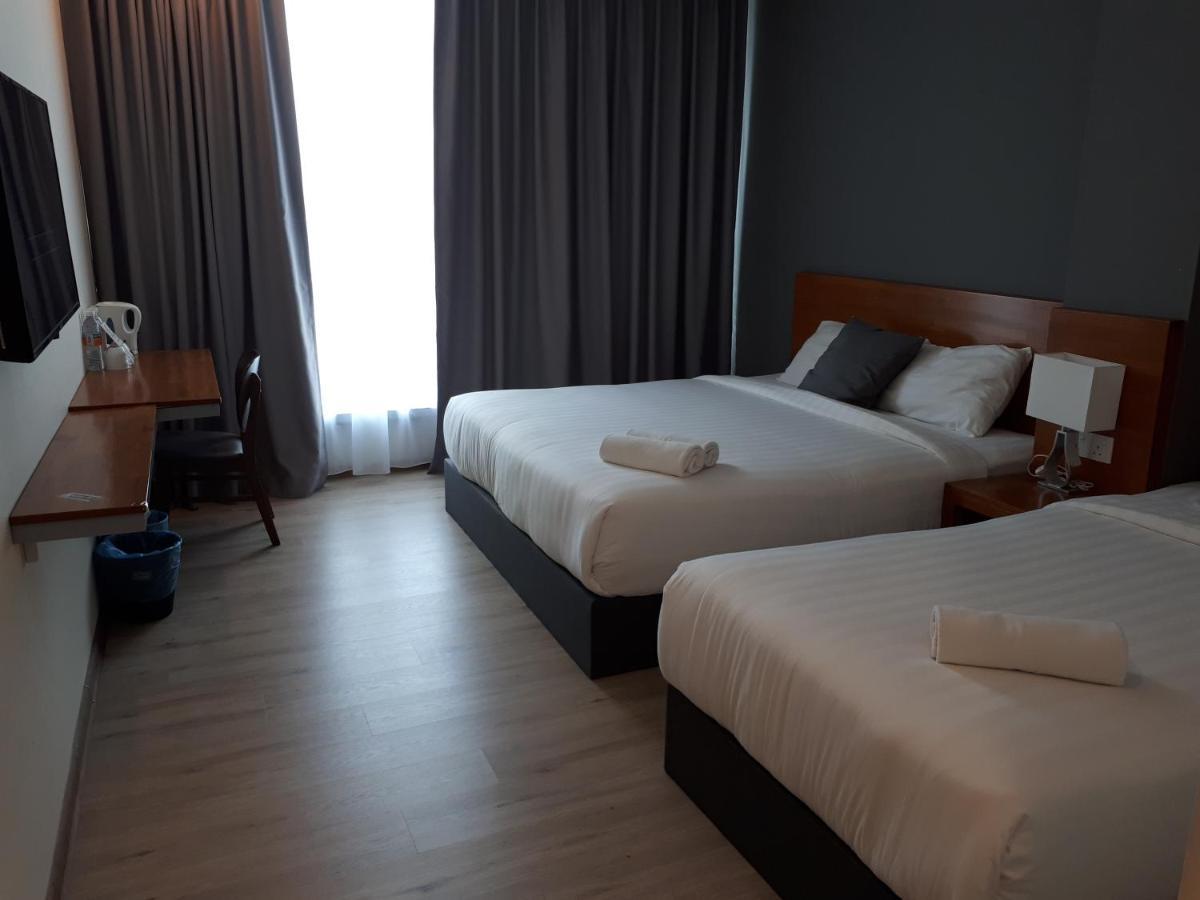 Hotin Inn Kuching Bagian luar foto