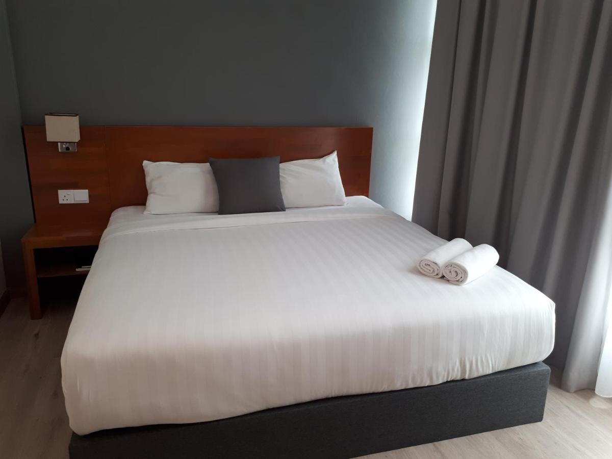 Hotin Inn Kuching Bagian luar foto