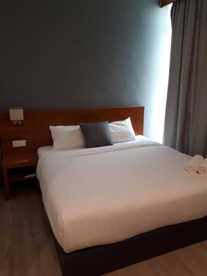 Hotin Inn Kuching Bagian luar foto