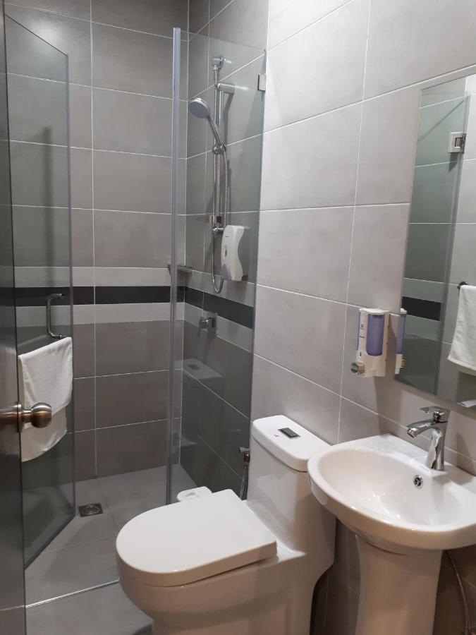 Hotin Inn Kuching Bagian luar foto