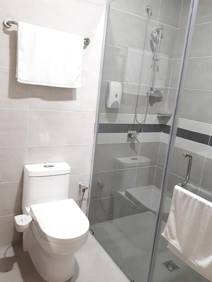 Hotin Inn Kuching Bagian luar foto