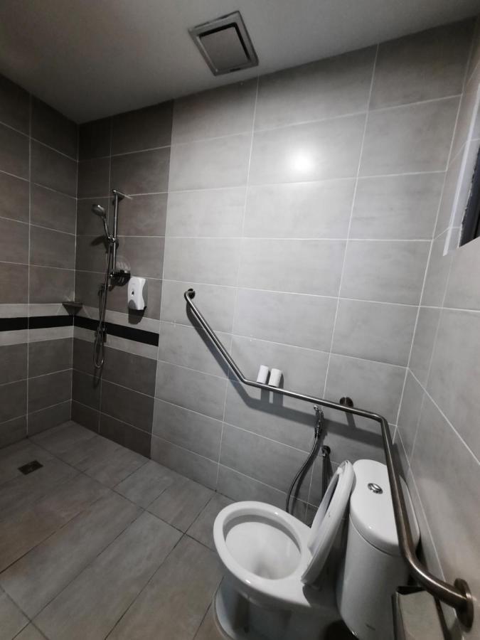 Hotin Inn Kuching Bagian luar foto