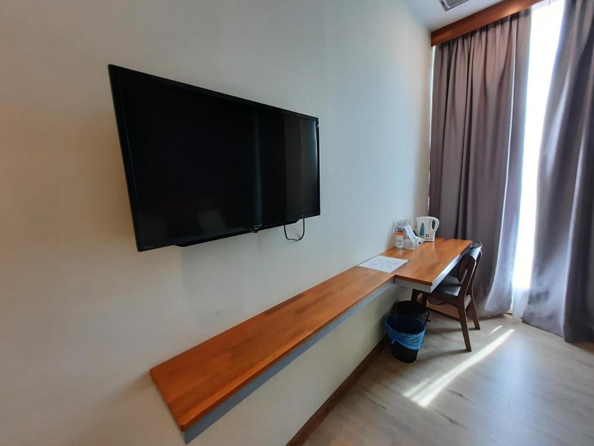 Hotin Inn Kuching Bagian luar foto