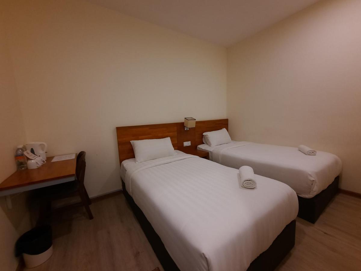 Hotin Inn Kuching Bagian luar foto