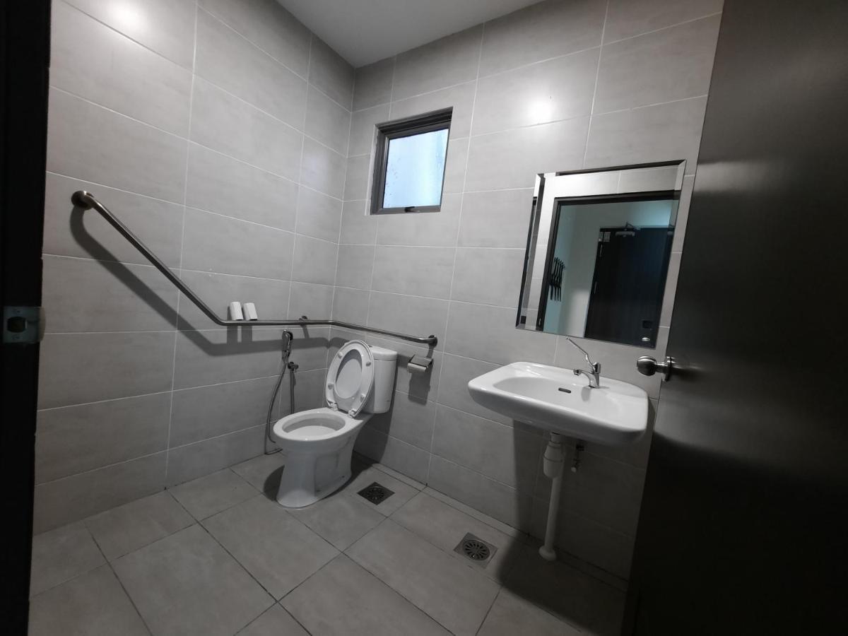 Hotin Inn Kuching Bagian luar foto