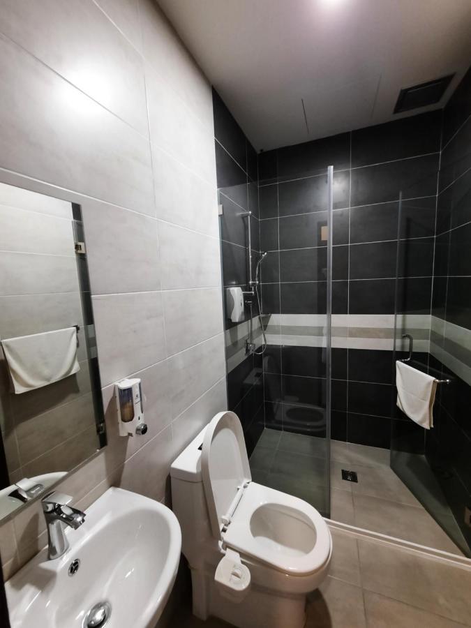 Hotin Inn Kuching Bagian luar foto